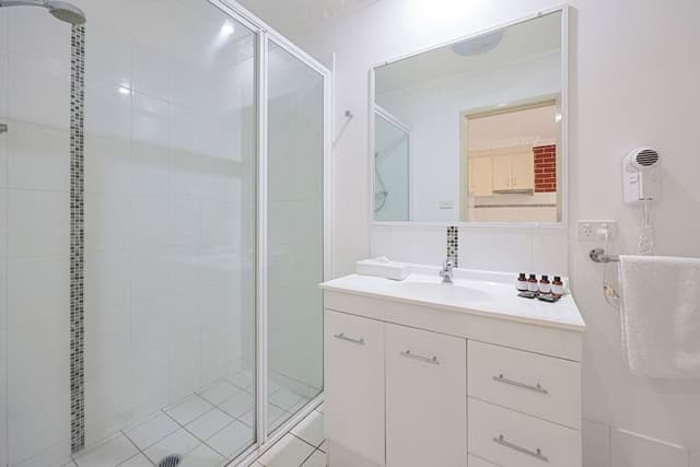 King Twin Bed Apartment
