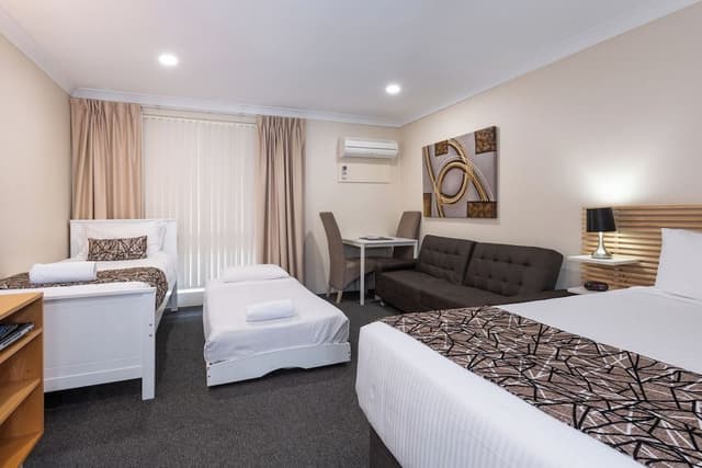 Family Room, Multiple Beds, Refrigerator & Microwave, Ground Floor