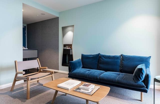 Room (First Class)