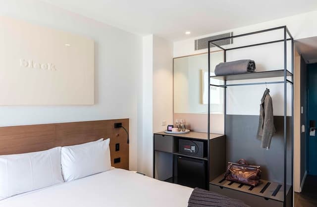 Room (Economy)