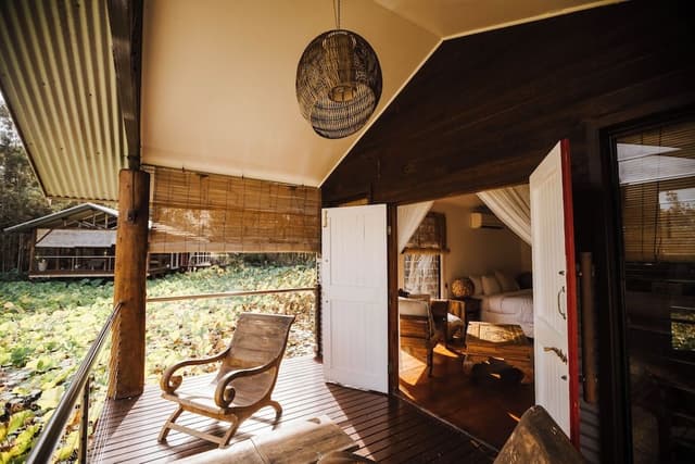 Boathouse I (Double Shower)