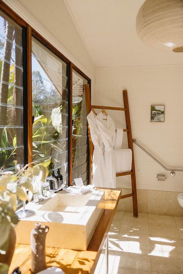 Boathouse I (Double Shower)