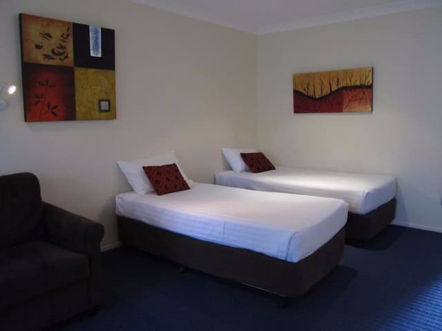 Deluxe Suite with Spa Bath and Bush View