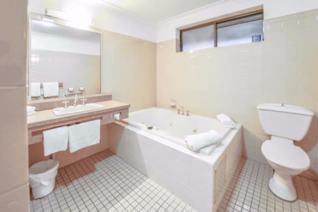 Deluxe Suite with Spa Bath and Bush View