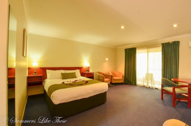 Deluxe Queen Room with Bush View