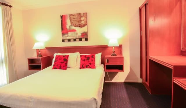 Deluxe Suite with Spa Bath and Bush View