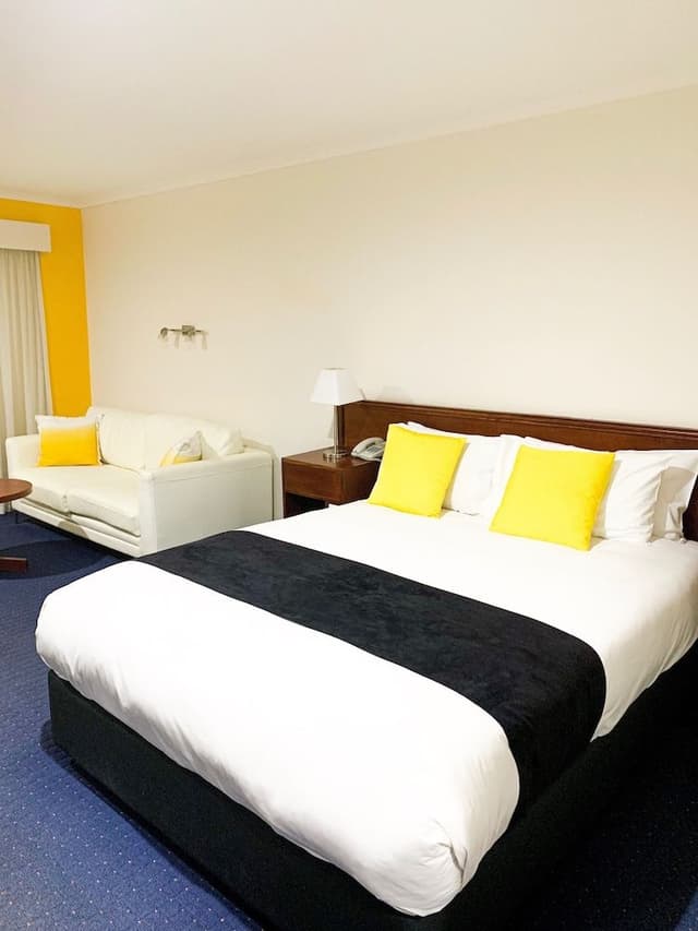 Deluxe Queen Room with Bush View