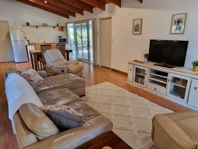 Standard Suite, 2 Bedrooms, Kitchen, Mountain View (Banksia Suite)