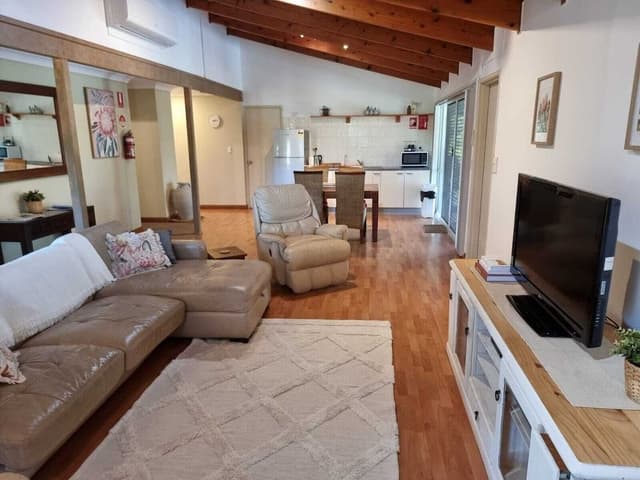Standard Suite, 2 Bedrooms, Kitchen, Mountain View (Banksia Suite)