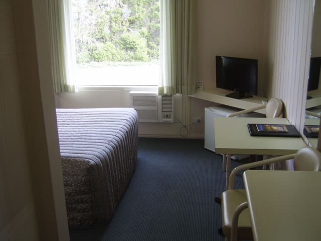 Standard Room, Non Smoking (Budget Queen Room)