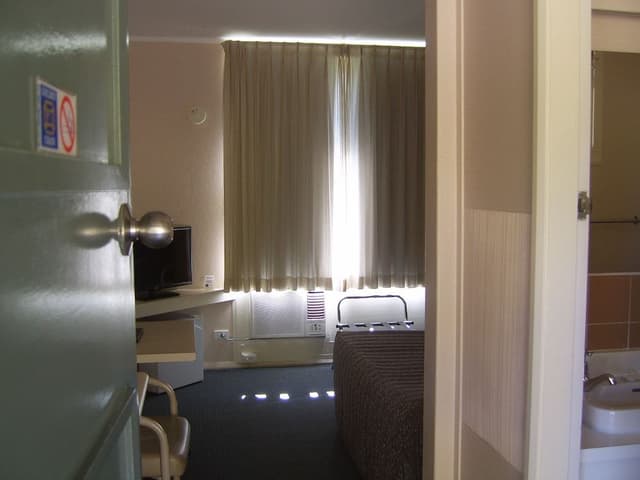 Standard Room, Non Smoking (Standard Queen Room)