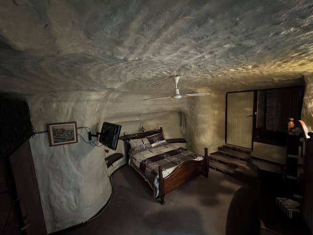 3 Bedroom Underground Home (Di's Place)
