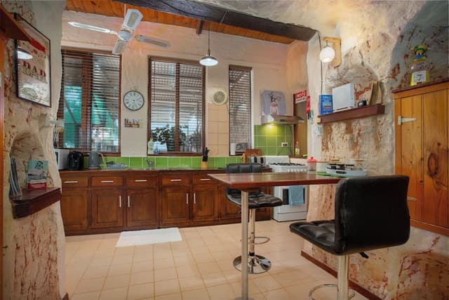 2 Bedroom Underground Home (Dinky Di's Dugout)