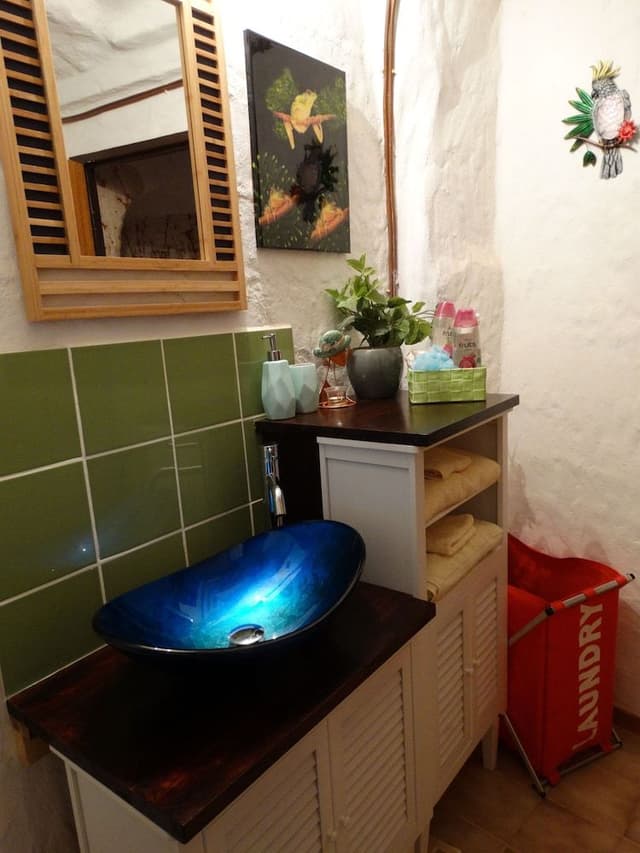2 Bedroom Underground Home (Dinky Di's Dugout)