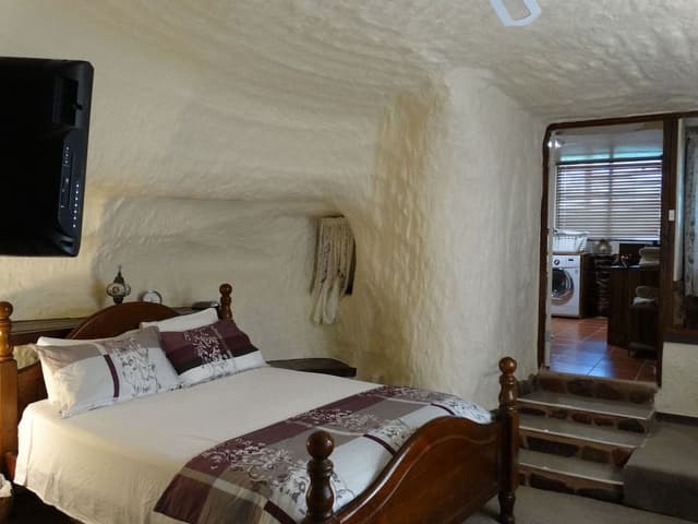 3 Bedroom Underground Home (Di's Place)
