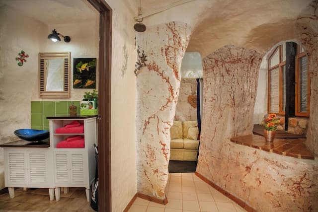 2 Bedroom Underground Home (Dinky Di's Dugout)