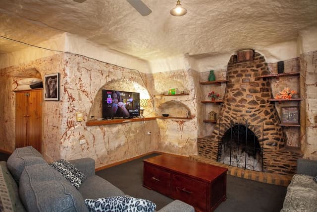 2 Bedroom Underground Home (Dinky Di's Dugout)