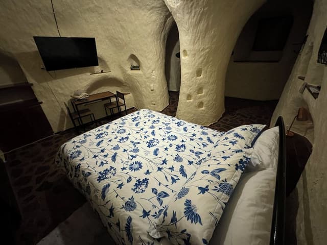 3 Bedroom Underground Home (Di's Place)