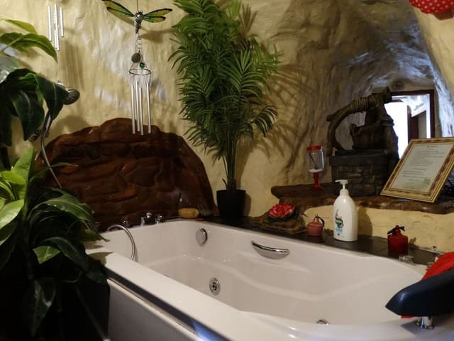 3 Bedroom Underground Home (Di's Place)