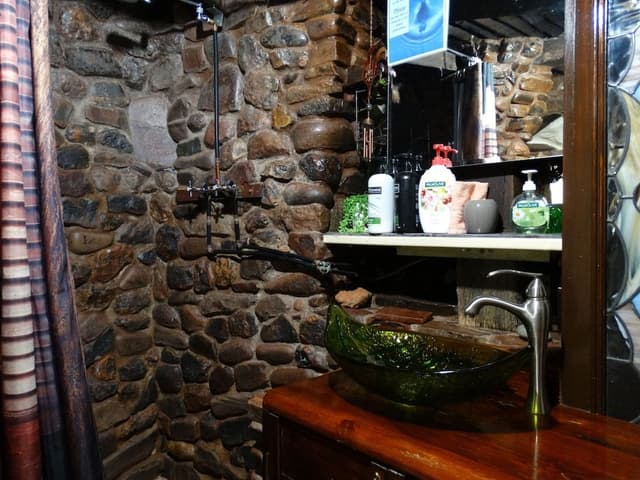 3 Bedroom Underground Home (Di's Place)