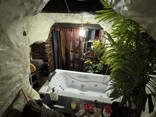 3 Bedroom Underground Home (Di's Place)