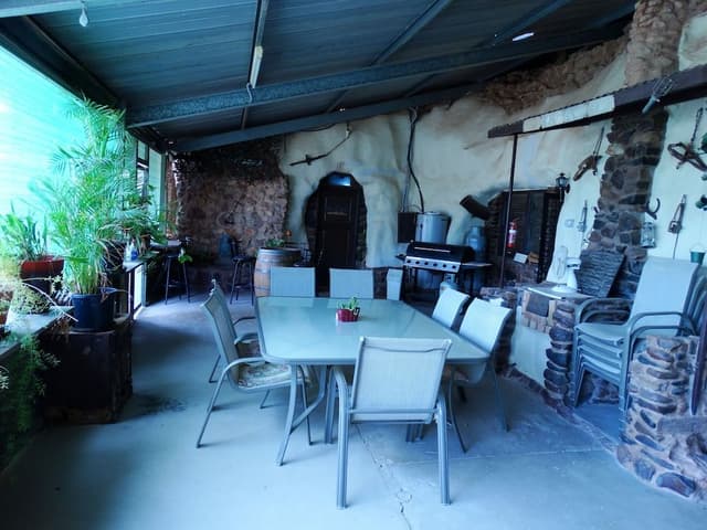 3 Bedroom Underground Home (Di's Place)