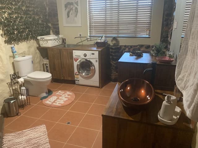 3 Bedroom Underground Home (Di's Place)