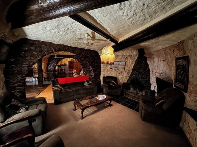3 Bedroom Underground Home (Di's Place)