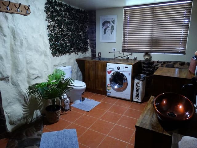 3 Bedroom Underground Home (Di's Place)