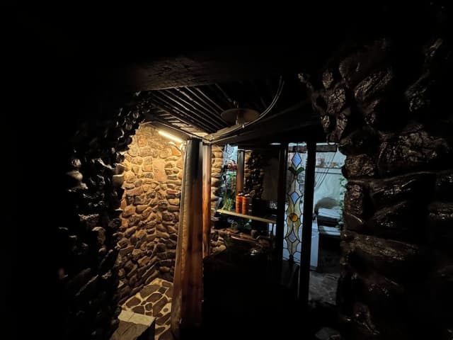 3 Bedroom Underground Home (Di's Place)