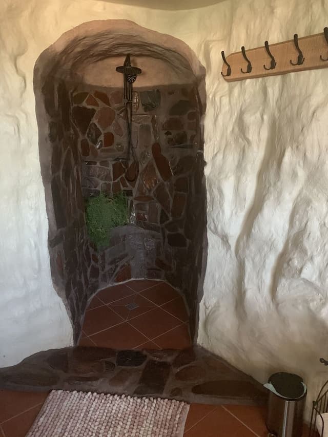 3 Bedroom Underground Home (Di's Place)