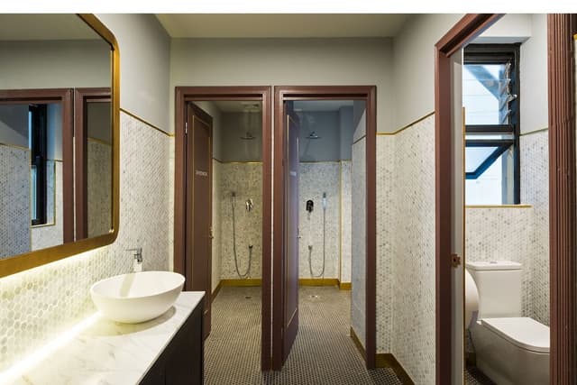 Deluxe Single - Side Entrance