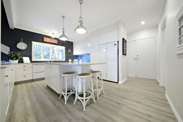 House, 4 Bedrooms