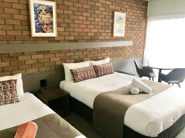 Standard Room Queen & Single