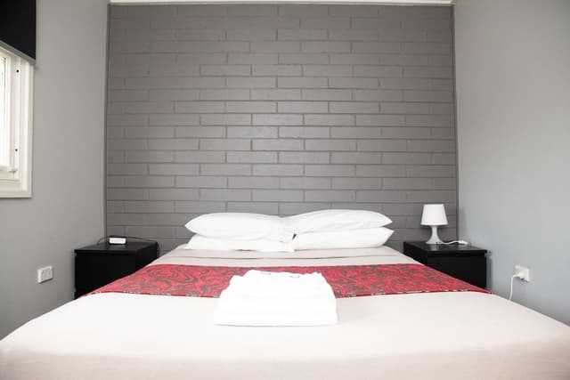 Deluxe One Bedroom Unit
