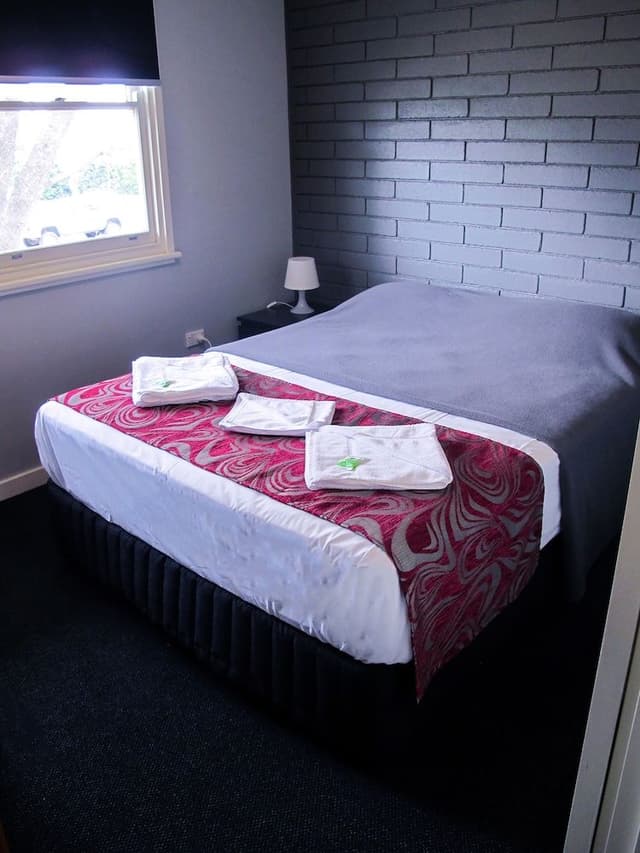 Deluxe One Bedroom Unit