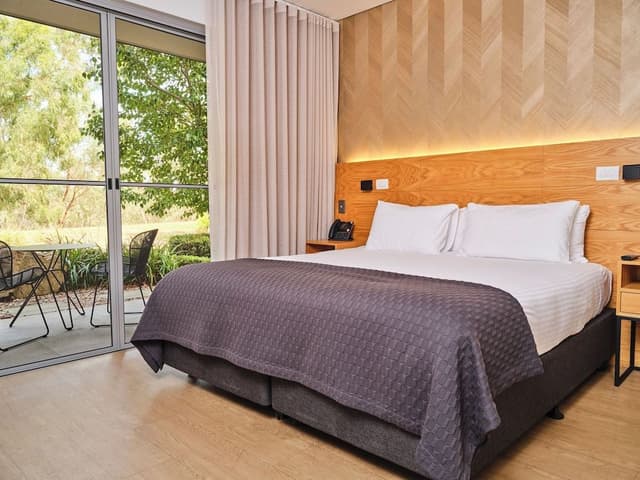 Deluxe Room, 1 King Bed, Accessible, Terrace