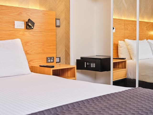 Deluxe Room, 1 King Bed, Accessible, Terrace