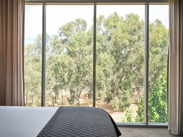 Executive Suite, 1 King Bed, Balcony, River View