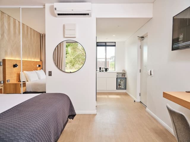 Deluxe Room, 1 King Bed, Accessible, Terrace