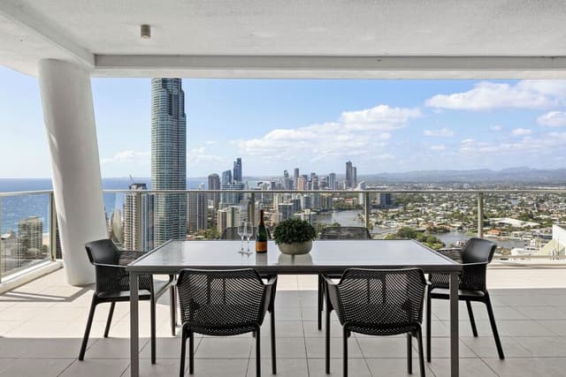 Sub Penthouse, 3 Bedrooms, 2 Bathrooms, Ocean View (Level 35)