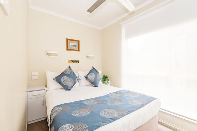 Shoalhaven Cabin (Double + Single Bunk)