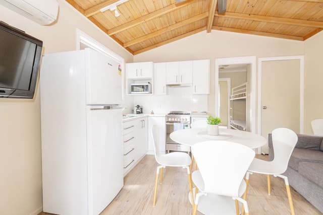 Shoalhaven Cabin (Double + Single Bunk)