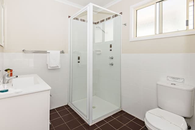 Shoalhaven Deluxe Cabin (Double + Single Bunk)