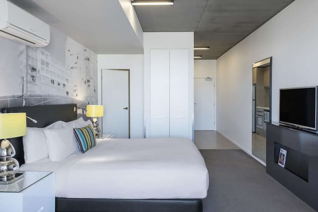 Studio Apartment Park View & Balcony - No Housekeeping