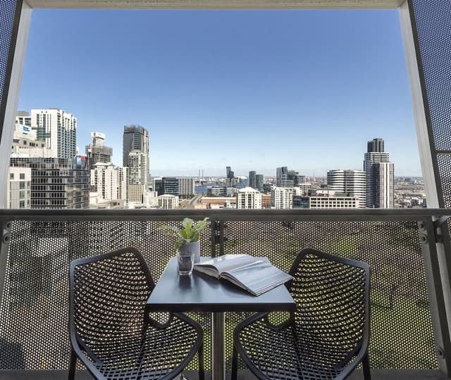 Studio Apartment Park View & Balcony - No Housekeeping