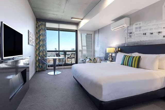 Studio Apartment Park View & Balcony - No Housekeeping