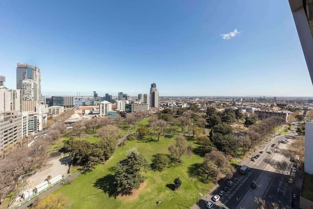Studio Apartment Park View & Balcony - No Housekeeping