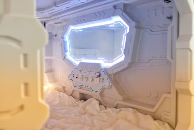 Side Entrance Single Capsule Bed