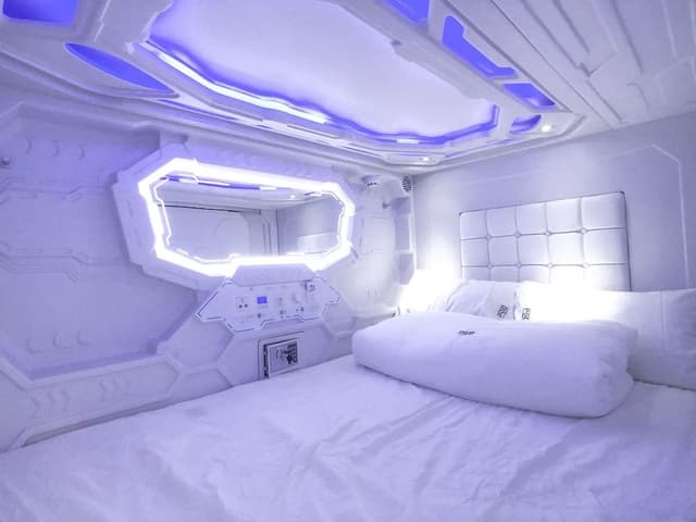 Side Entrance Single Capsule Bed